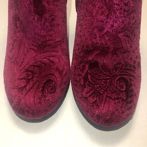 Zigi Soho Embroidered Booties with Round Toe and Brass Zipper, size 7.5. - Picture 5 of 12